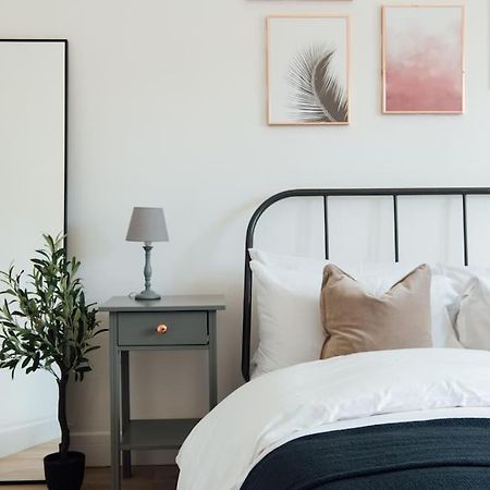 Stylish 2 Bedroom Flat In Ilford, London エクステリア 写真