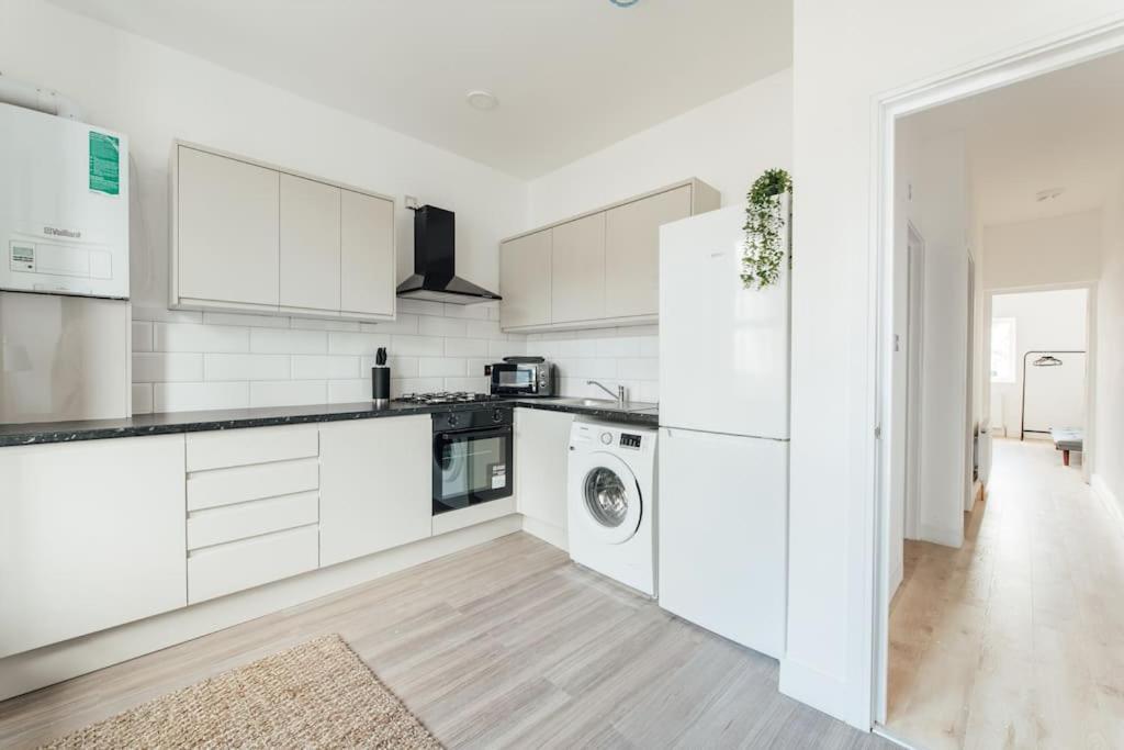 Stylish 2 Bedroom Flat In Ilford, London エクステリア 写真