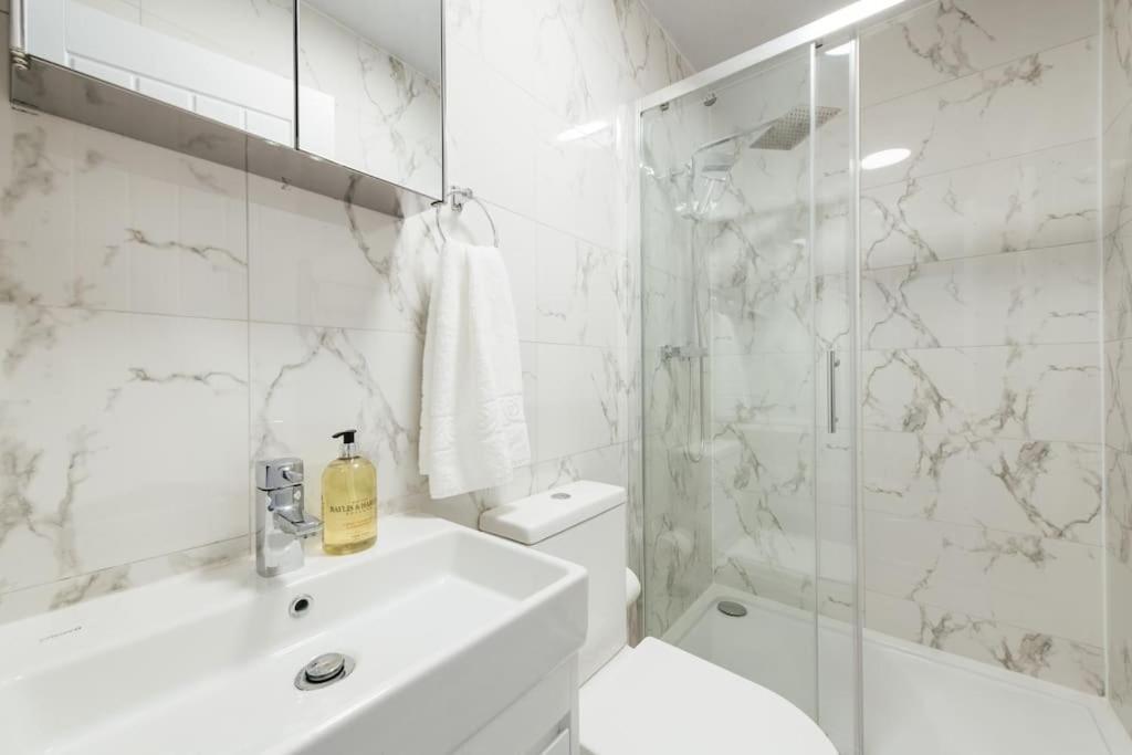 Stylish 2 Bedroom Flat In Ilford, London エクステリア 写真