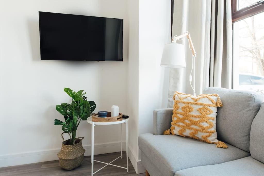 Stylish 2 Bedroom Flat In Ilford, London エクステリア 写真
